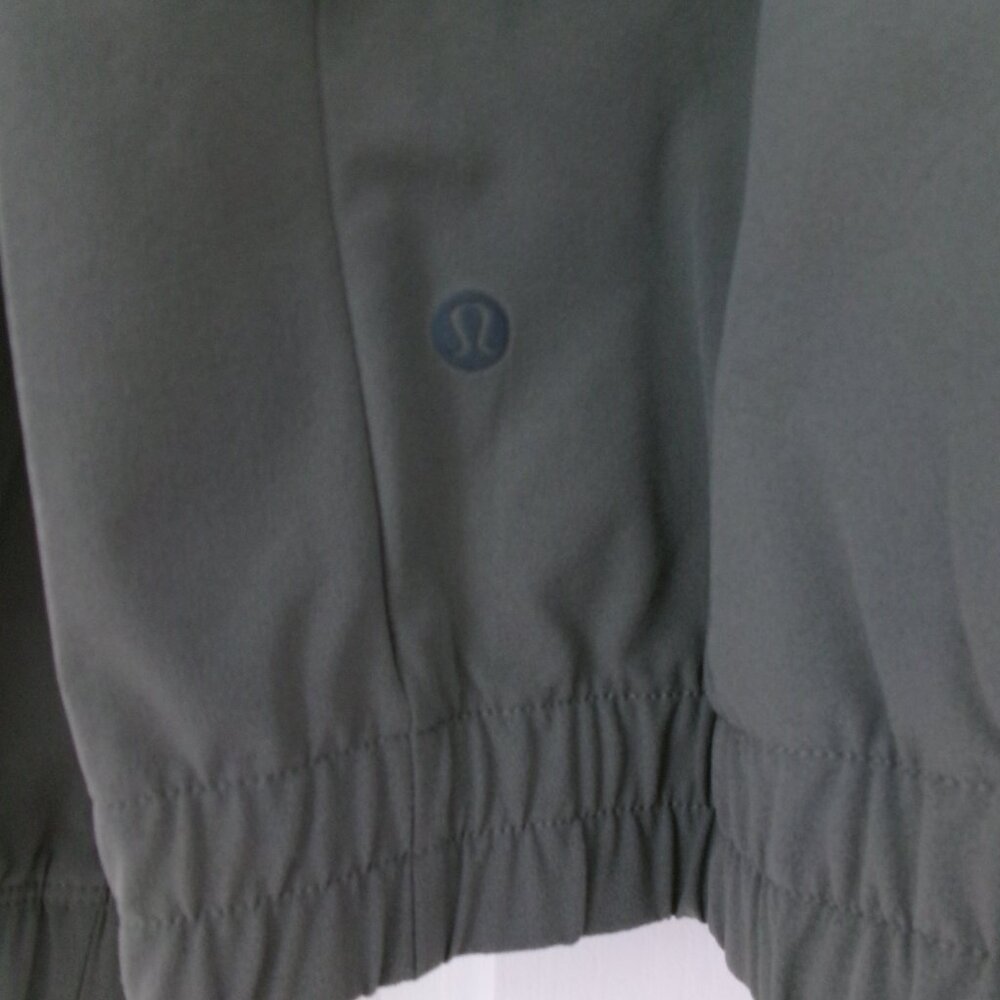 New Men's Lululemon ZEROED IN TRACK JACKET M Grey Sage Willow Leaf Green Grey - Picture 4 of 10